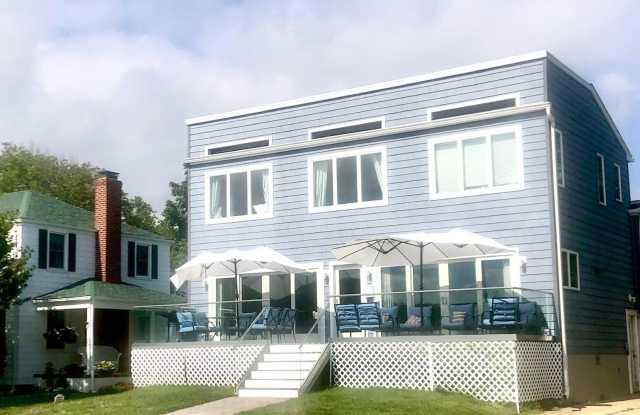 Photo of 410 Burlington Avenue unit: Front