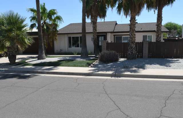 Remodeled 3 Br 2 Ba Duplex Near McDowell and Loop 101 in Scottsdale