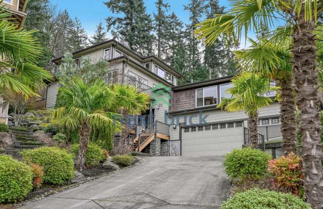 Luxurious home with a 4 bedrooms and 4 baths for Rent.