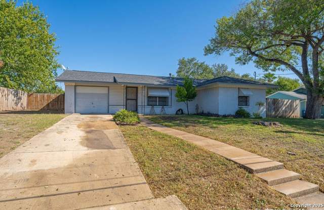 Photo of 106 Oakwood Dr