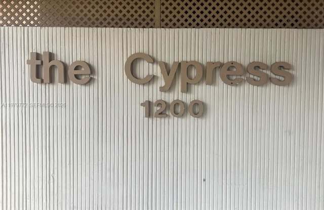 1200 Saint Charles Pl