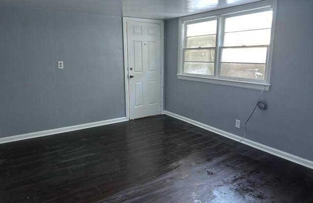 Photo of 1429 (1433 or 1433 1/2) N Arthur Ave - 1