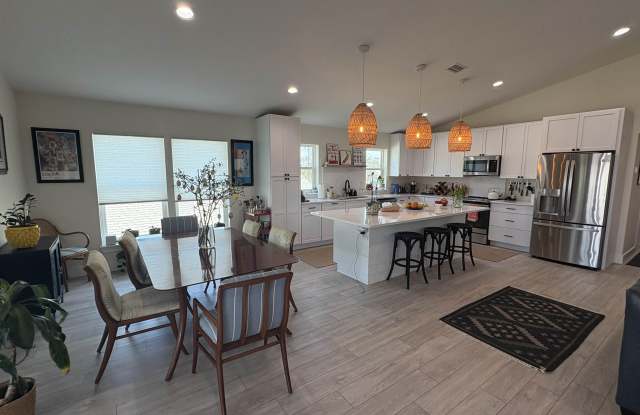 221 DESOTO RD