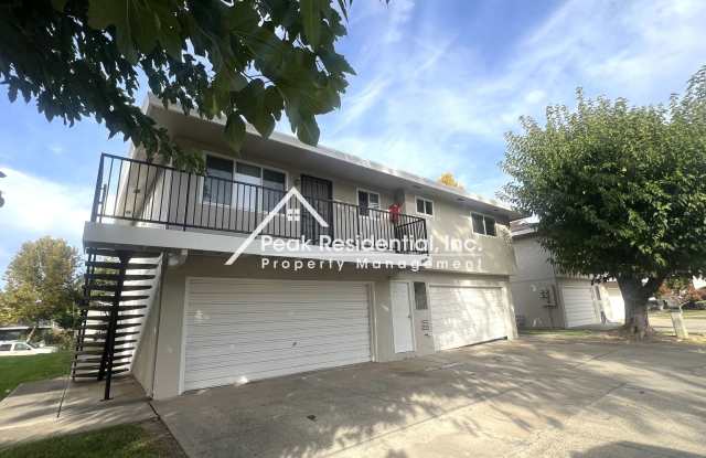 Updated 2bd/1ba Foothill Farms Condo with Garage