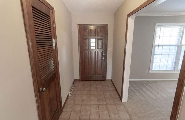 306 West Briarwood Lane