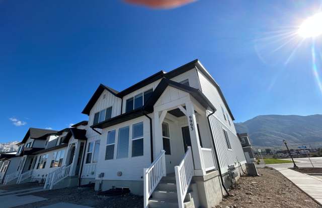 Photo of 4 Bedroom 2.5 Bathroom Townhome in Lehi!