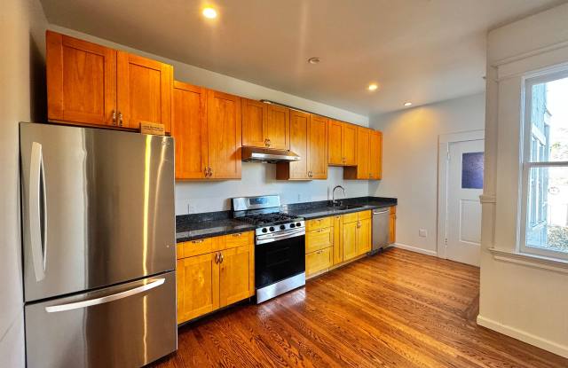 Mission: Spacious Flat with W/D In-Unit and Shared Back Yard w/ Fire Pit  BBQ