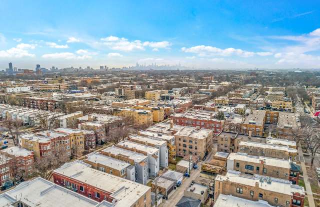 4844 N. Rockwell Apt.