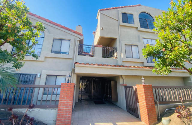 Sunny Second Floor 2BD/2BA Condo in Desirable West Garden Community in Clairemont - 5170 Clairemont Mesa Boulevard, San Diego, CA 92117