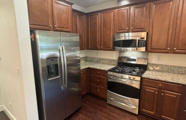 Updated 3 bedroom 2.5 bathroom in Southeast Santa Rosa with A/C