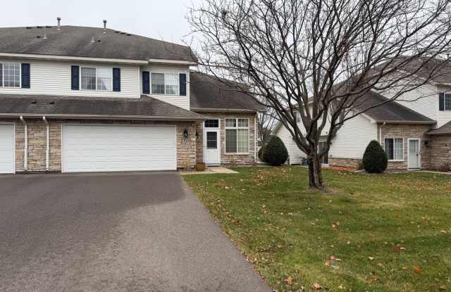 END UNIT! *3Bed*2Bath Lakeville/Farmington Stainless Steel Appliances. Available NOW!