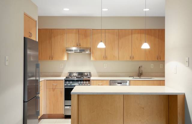 1, 2  3 Bedrooms Available, near U of M! Beautiful remodeled Apartments! Lauderdale