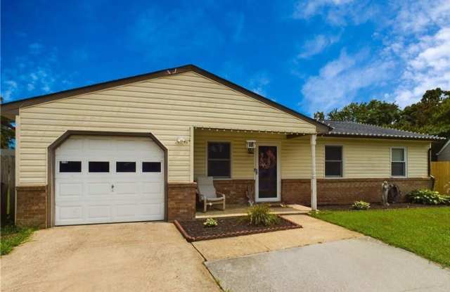3BD/2BA Ranch in Quiet Cul-de-sac Attached Garage!  Fully Fenced Large Backyard!