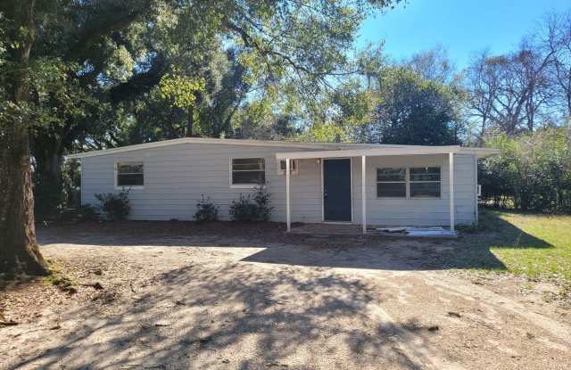 Photo of 213 Tennessee Dr Pensacola FL 32505. Ask us how you can rent this home without paying a security deposit through Rhino!