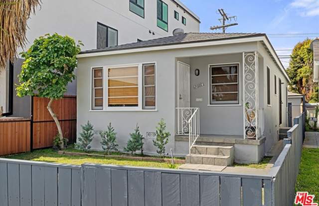 8666 Cadillac Ave