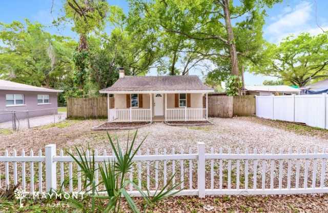 1705 East Lambright Street North