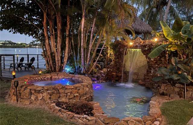 Photo of 7521 SW 56th St