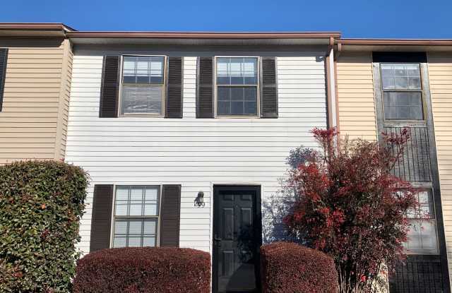 Remodeled Townhome off Lakeside Drive