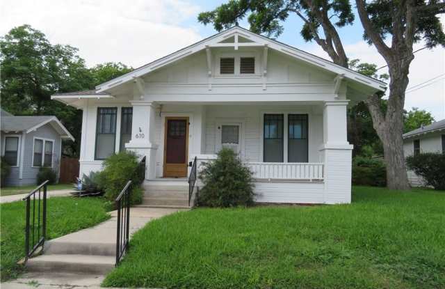 610 E Krezdorn Street
