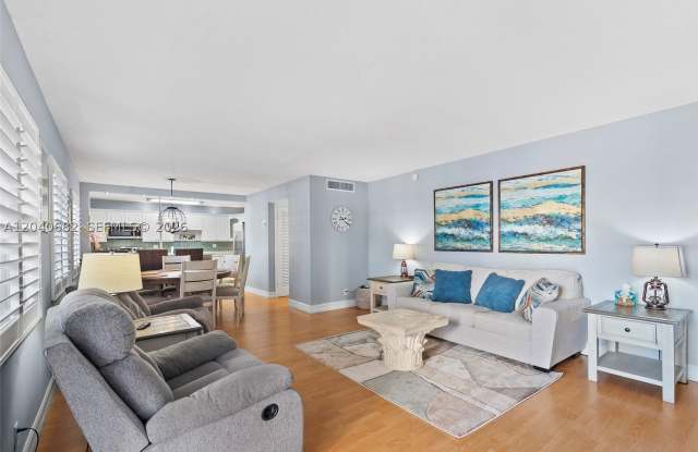 2424 NE 9th St 207
