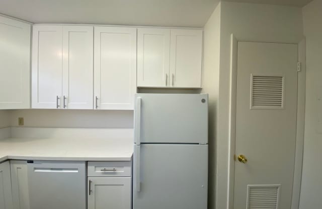 Renovated 2 Bedroom at La Tierra Gardens