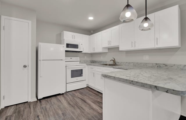 Senior Living - Oakwood Manor