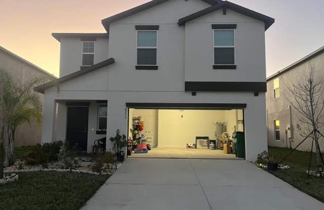 Charming 4BR House in Zephyrhills
