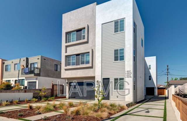 4507 Saturn St
