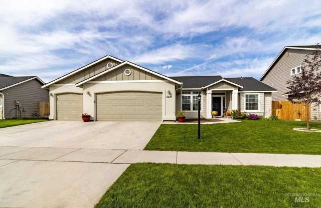 Like New Home in Brookdale Subdivision!