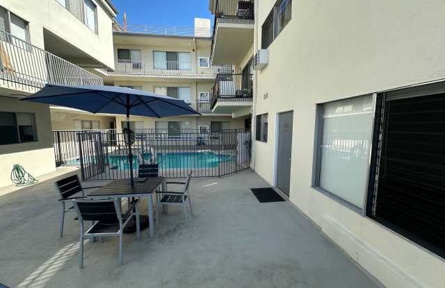 Photo of 221 S Doheny Dr