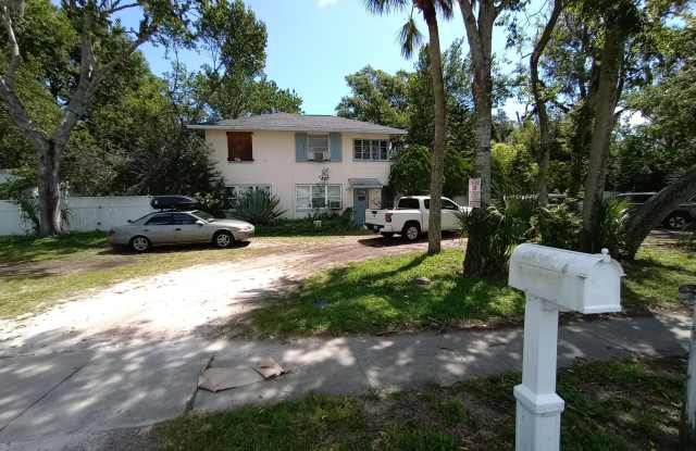 839 Center Avenue