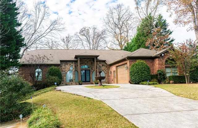 2050 Oak Grove Road NE