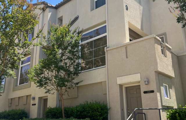 San Marcos Gated Coronado Ranch 2 Bed 2.5 Bath Townhome for Rent