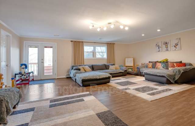 3402 Little Hunting Creek Dr