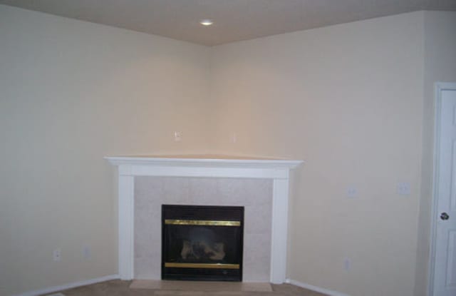 4327 SE Chelsea Lane ~ Beautiful Home with Great Features!