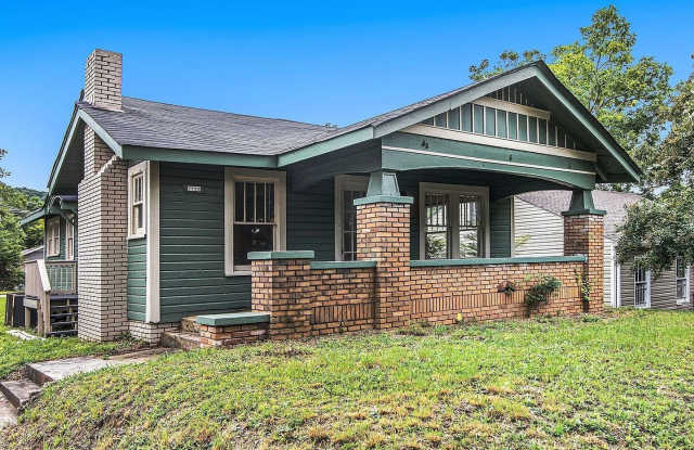 Photo of Charming Craftsman Bungalow in South East Lake