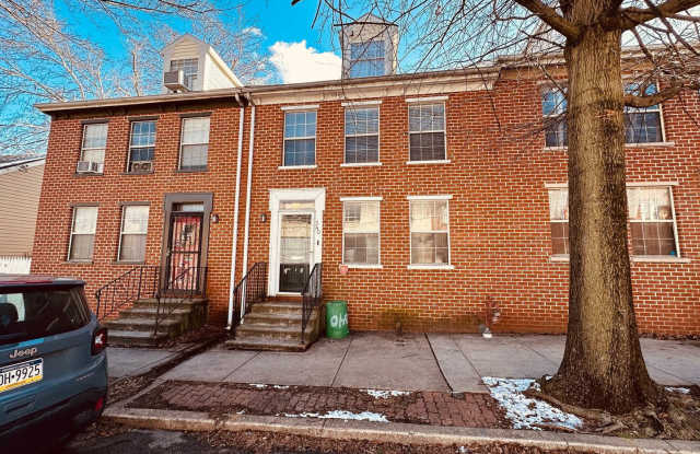 Spacious Townhome in Historic Newton Square Neighborhood - 340 West King Street, York, PA 17401