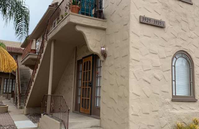 Charming entry-level unit in the heart of Hillcrest!