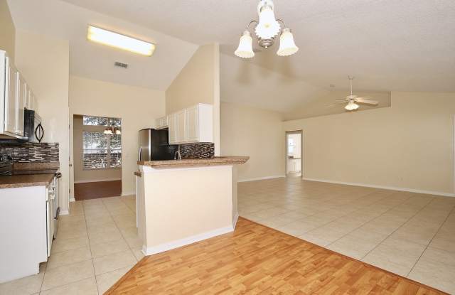 Photo of Fantastic 4 Bedroom/2 Bathroom Home for Rent in Poinciana