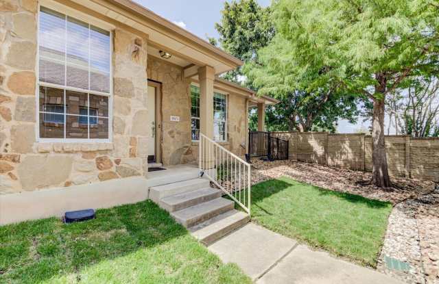Great 2 Bed 2 Bath Condo!