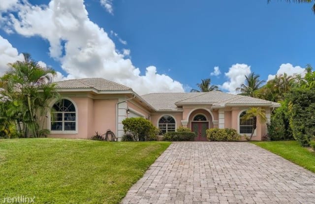 8381 SE Woodcrest Pl - 8381 Southeast Woodcrest Place, Hobe Sound, FL 33455