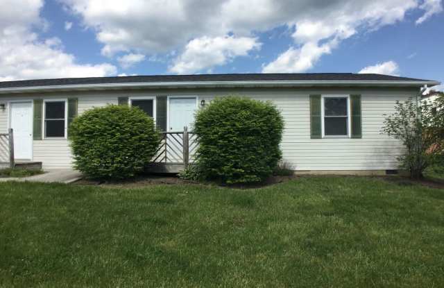 Blacksburg, 2 BR / 1 BA, Available June 14th - 1527 Sandy Circle, Prices Fork, VA 24060