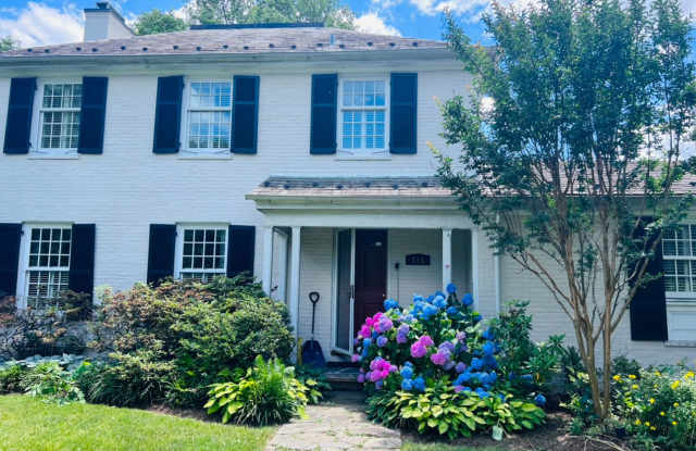 Spacious 4-Bedroom Single Family House in Baltimore
