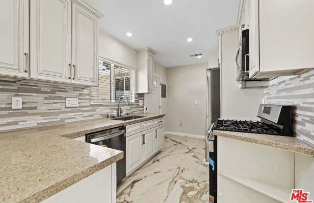 Photo of 1852 Holmby Ave