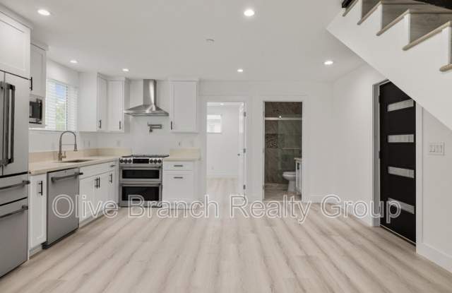 629 N Kingsley Dr