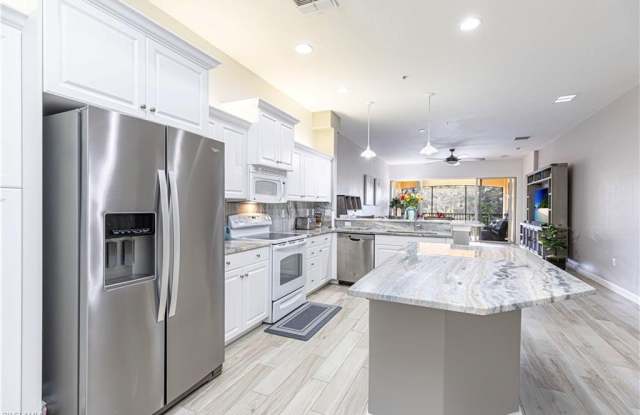 8641 Piazza Del Lago Cir