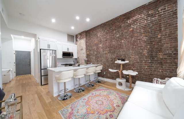 25 CORBIN AVE