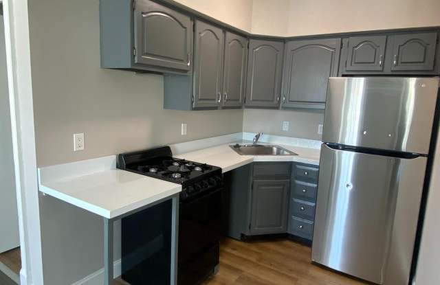 274 ROXBOROUGH Avenue unit: 3R