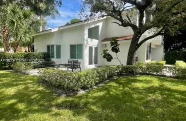 10744 Santa Laguna Dr