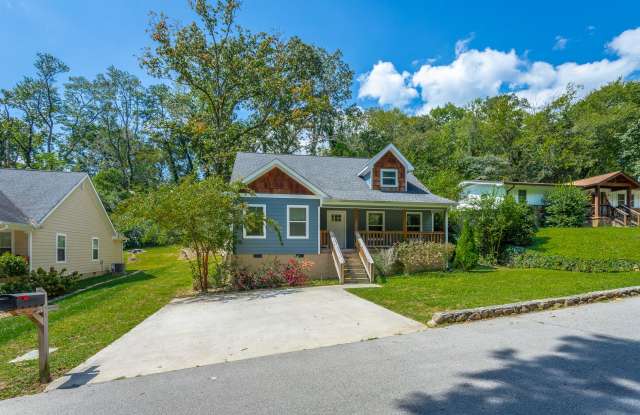 Photo of 300 W Ridgewood Ave – Beautiful 3 BR / 2.5 BA Home Minutes from Downtown!